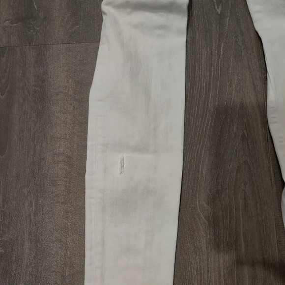 Frame Le Skinny de Jeanne Distressed White Jean - Picture 7 of 7